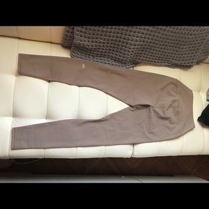 Alo Yoga Ripped Warrior Leggings